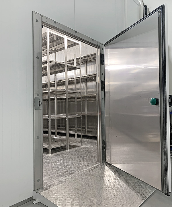 Камера постоянных климатических условий объёмом 92 м3 
