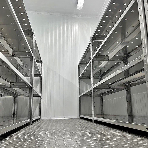 Стеллажи в климатической камере. Пол — нержавеющий «Квинтет» 