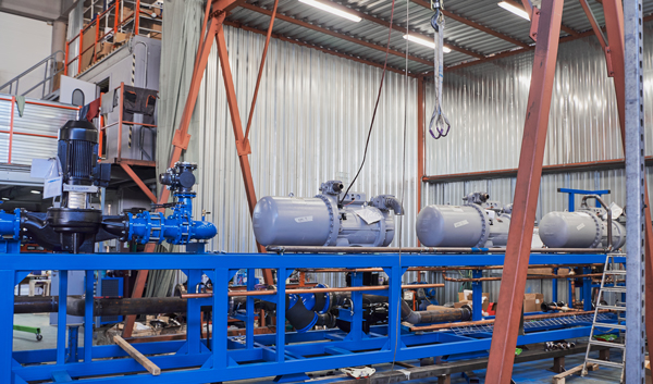 Сборка холодильной установки в сборочном цехе ООО «Фриготрейд» Сборка холодильной установки в сборочном цехе ООО «Фриготрейд»