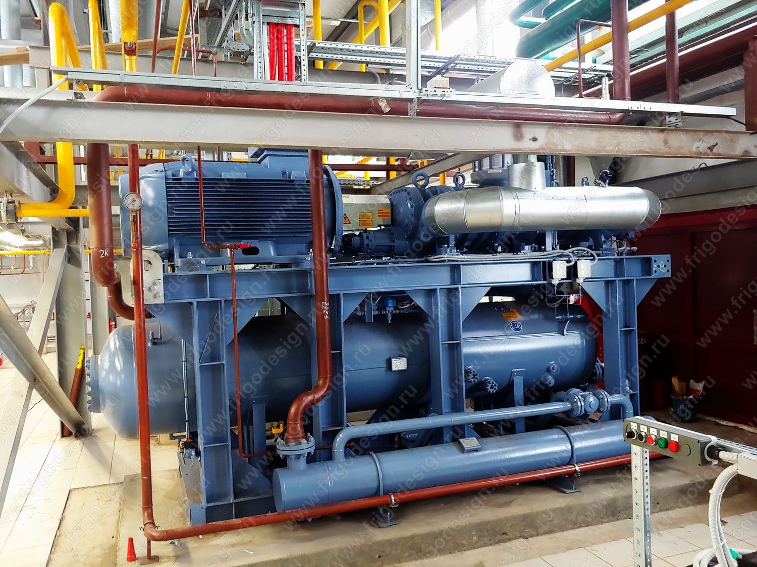 Аммиачный компрессорный агрегат на базе двухступенчатого винтового компрессора MYCOM Компрессорный агрегат на базе двухступенчатого открытого винтового компрессора MYCOM