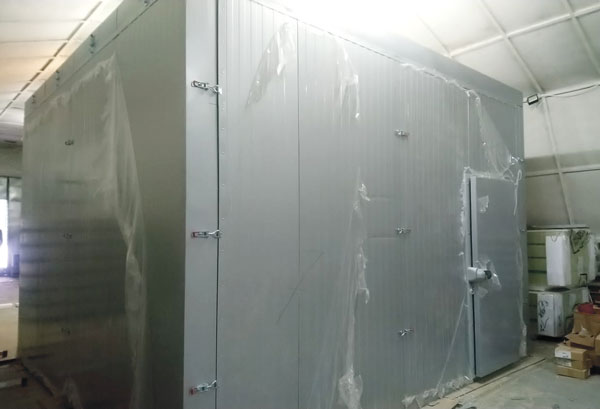 Предварительная сборка одной секции модульной климатической камеры Предварительная сборка одной секции модульной климатической камеры