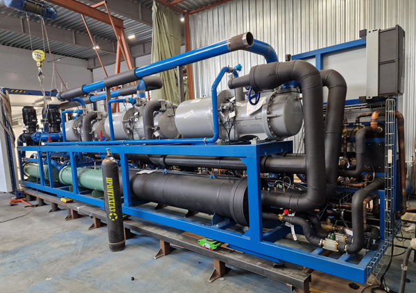 Изготовление холодильной машины на производственном участке Фото изготовление холодильной машины на производственном участке