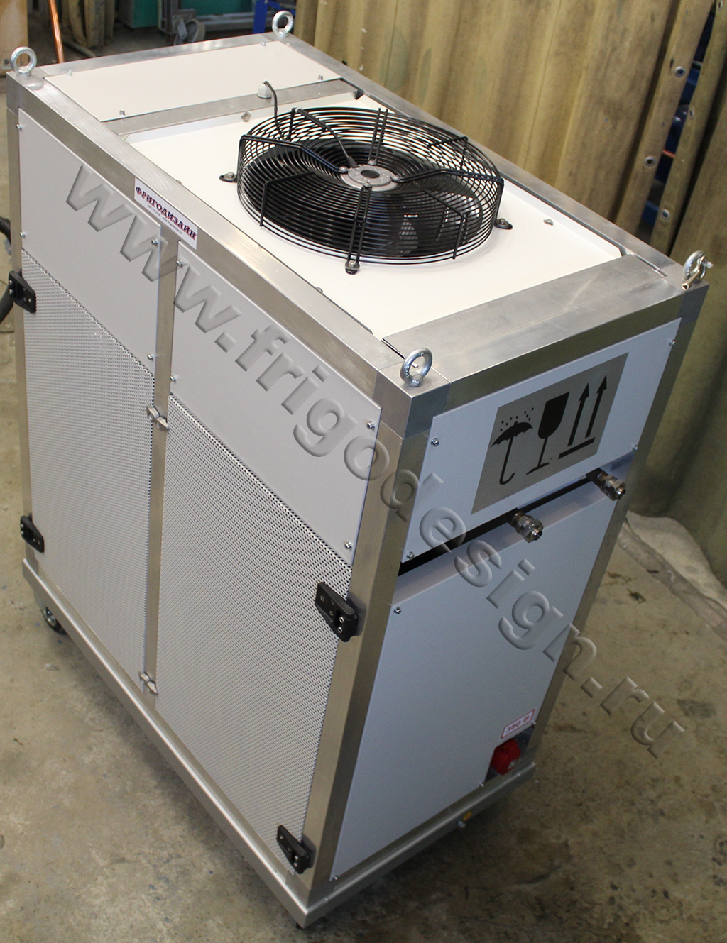 Вид снаружи установки жидкостного термостатирования производства для испытаний, производстваФригодизайн