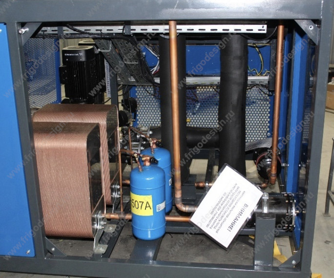 Установка термостатирования промежуточного теплоносителя, вид изнутри. Производитель Фригодизайн