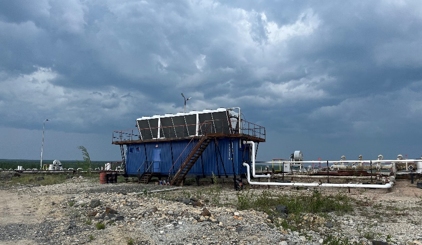 Вентиляторный охладитель жидкости, установленный на крыше контейнера Вентиляторный охладитель жидкости, установленный на крыше контейнера